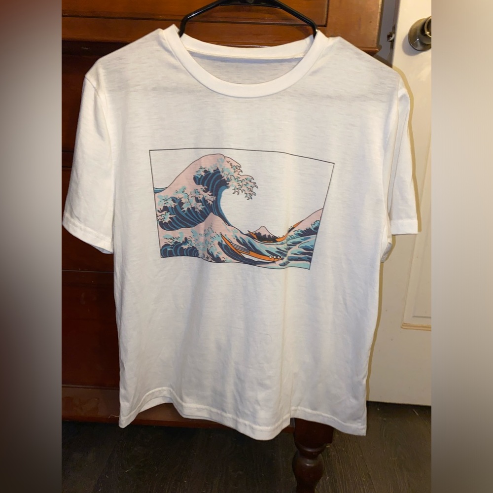 Beach wave white tee shirt